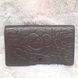 Chanel Camellia wallet w/ COA